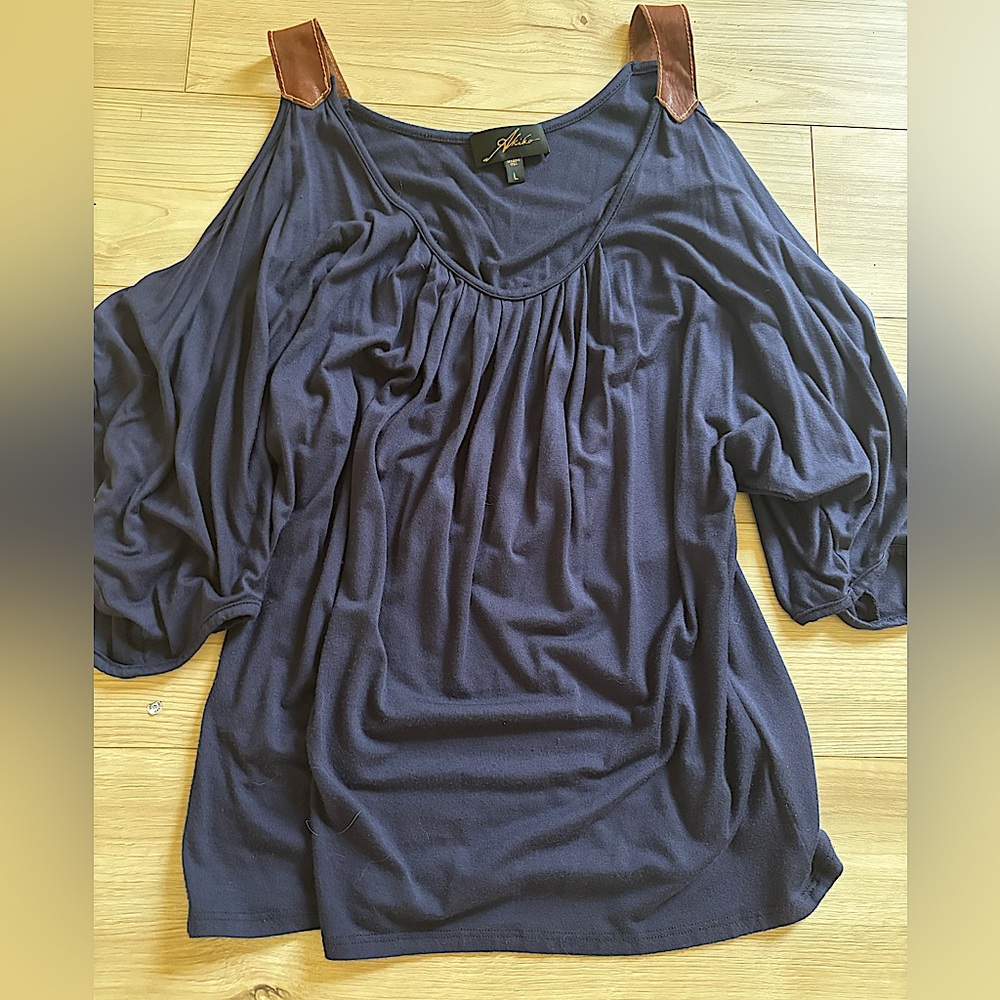 Akiko Women's Navy Top